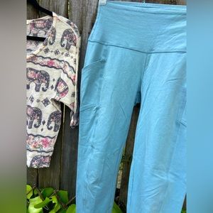 Blue yoga like pants - pockets